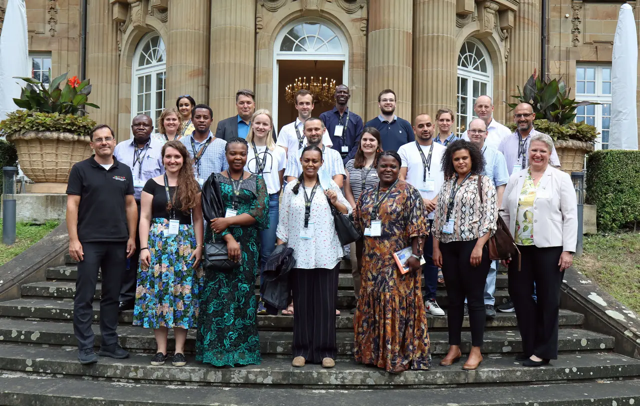Die Teilnehmer des Partnerschaftstreffens beim Besuch im baden-württembergischen Staatsminsterium.