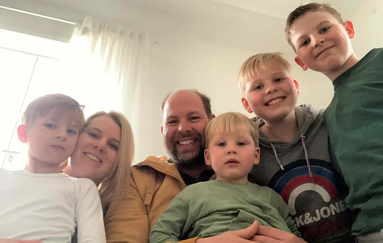 Pfarrer Markus Hammer mit seiner Familie.