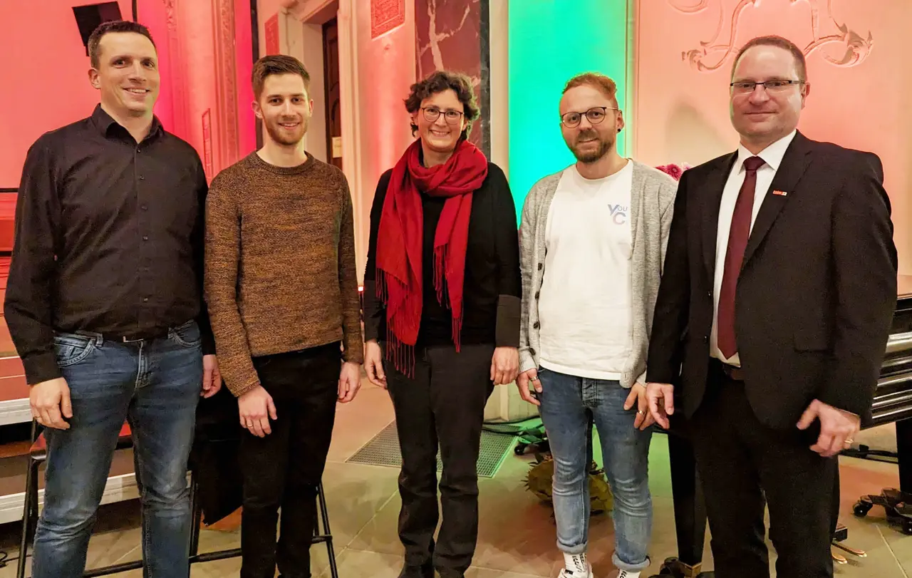 Von links: Urs Bicheler (Landes-Popkantor), Johannes Lorenz, Carmen Andruschkewitsch, Benjamin Steinhoff, Pfarrer Cornelius Kuttler (Leiter des EJW)