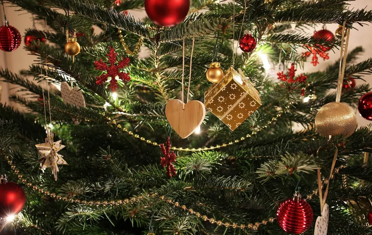 Schon im späten Mittelalter wurden immergrüne Bäume geschmückt - und die Kinder durften diese plündern.