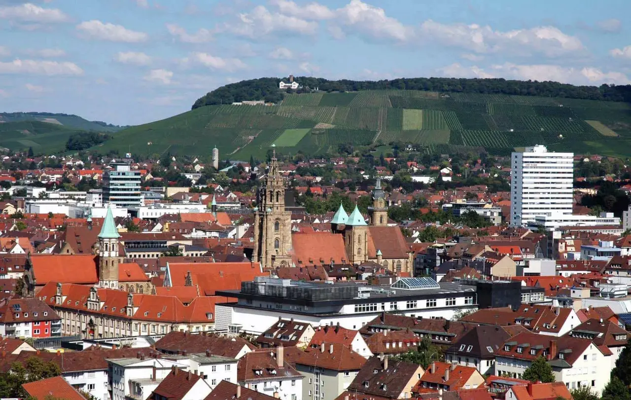 In manchen württembergischen Städten wie hier Heilbronn hängen Kirche und politische Gemeinde eng zusammen - dank Pfarrern, die in ihrer Freizeit ehrenamtlich als Kommunalpolitiker tätig sind.