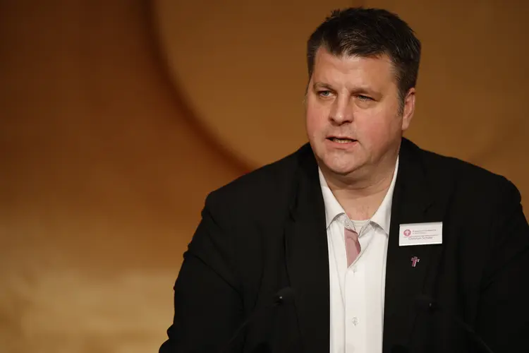 Oberkirchenrat Christian Schuler leitet das Dezernat für Gemeinde, Umwelt und Immobilienwirtschaft Oberkirchenrat Christian Schuler leitet das Dezernat für Gemeinde, Umwelt und Immobilienwirtschaft