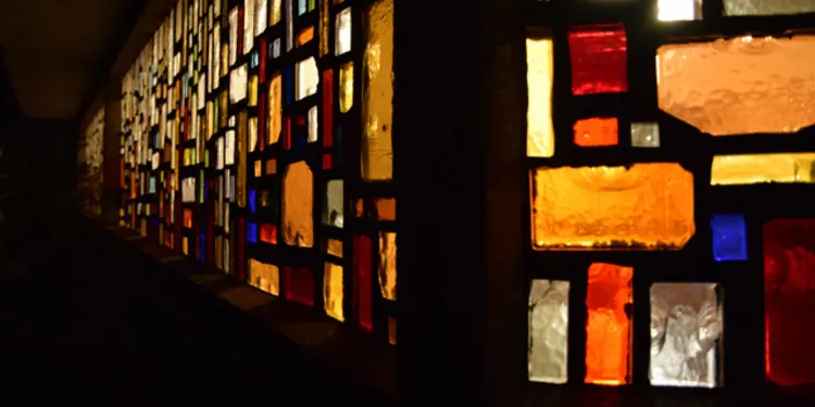 Fenster im gemeinsamen Gemeindezentrum Manzen-Ursenwang