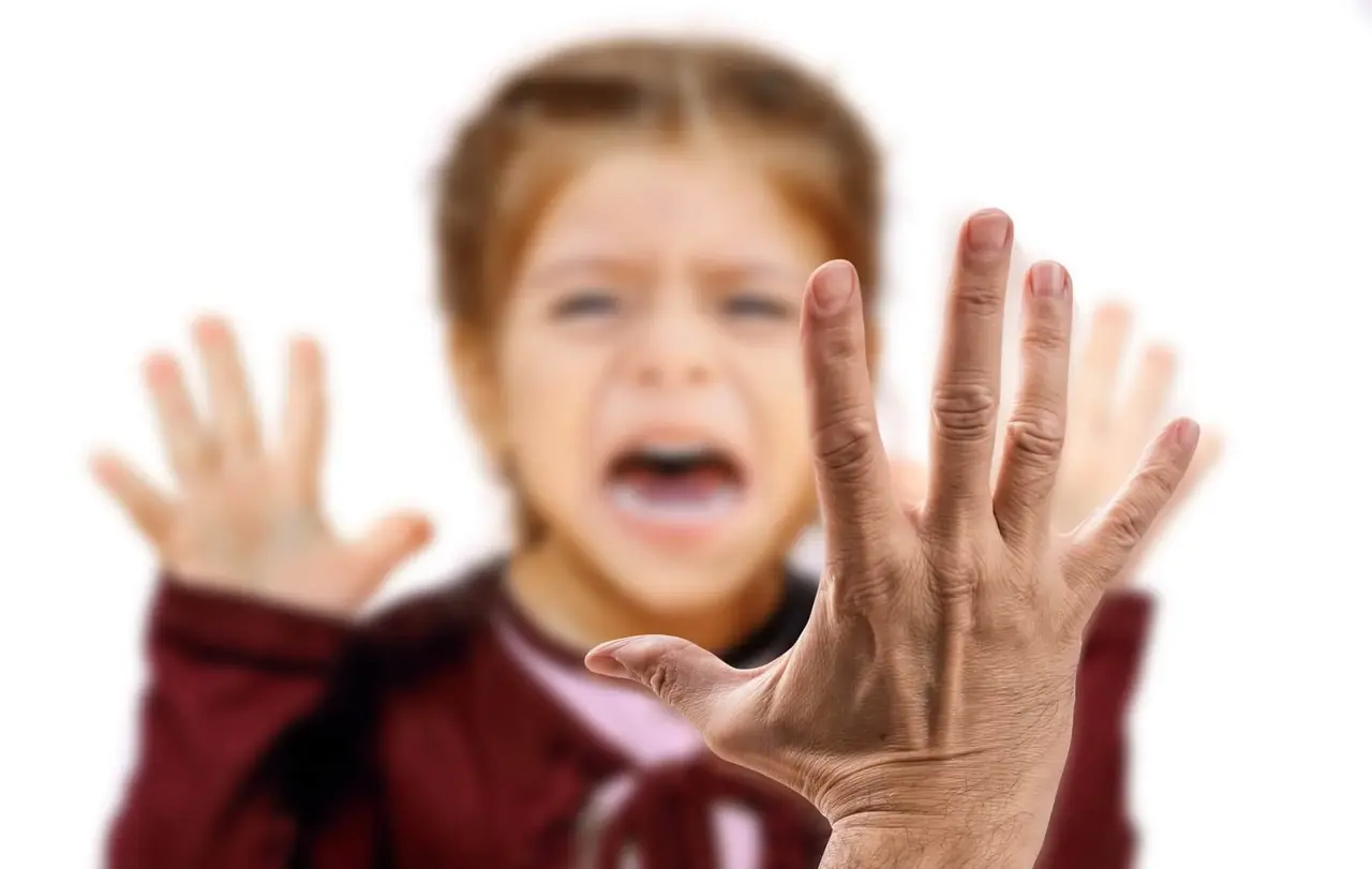 Experten rechnen als Folge der Corona-bedingten Schulschließungen, Kontaktbeschränkungen und des Homeoffices zahlreicher Beschäftigter mit zunehmende häuslicher Gewalt (Symbolfoto).