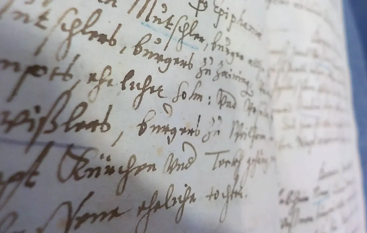 Wichtigste Voraussetzung für die Ahnenforschung ist, alte Schriftarten wie die Sütterlin-Schrift lesen zu können.