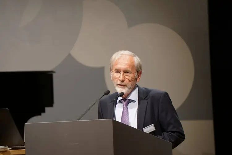 Rudolf Heß, Lebendige Gemeinde