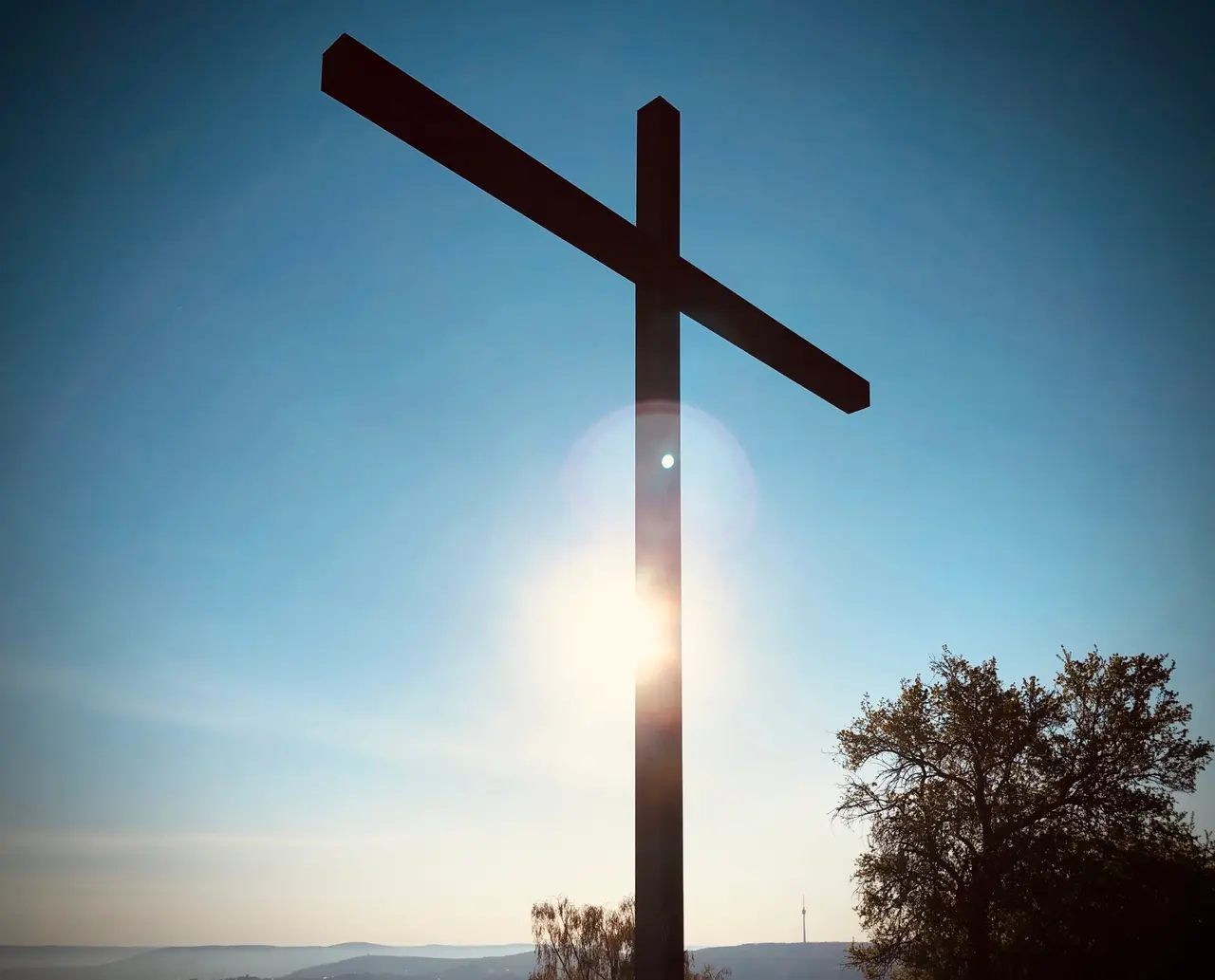 In ihrer Osterbotschaft wenden sich die vier Bischöfe in Baden-Württemberg an Christinnen und Christen: „Christus befreit uns zur Solidarität, zur Nächstenliebe und zur Hilfe für andere.“