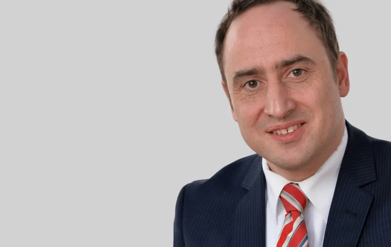 Dr. Jörg Antoine Dr. Jörg Antoine vertritt den erkrankten Finanzdezernenten Dr. Martin Kastrup.