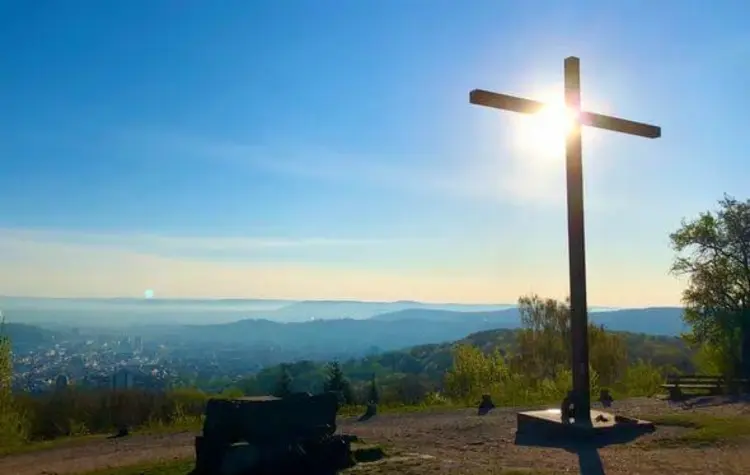 „Wir sind Botschafterinnen und Botschafter des Lebens“ sagte Landesbischof July in seiner Osterpredigt.