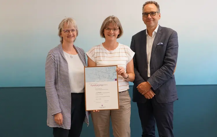 Rita Lutz und Petra Knecht (Pliezhausen-Dörnach) sowie Frank Zeithammer (Ev. Gemeindeblatt für Württemberg)