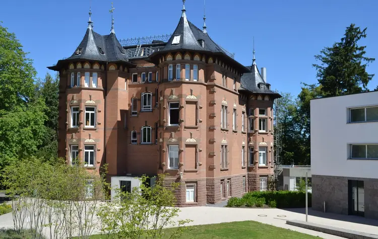 Das traditionsreiche Haupthaus der Akademie Bad Boll. Das traditionsreiche Haupthaus der Akademie Bad Boll.