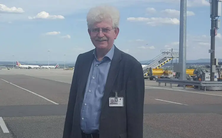 Airport-Pfarrer Dieter Kleinmann kümmert sich um das Seelenheil von Reisenden und Flughafenmitarbeitern.