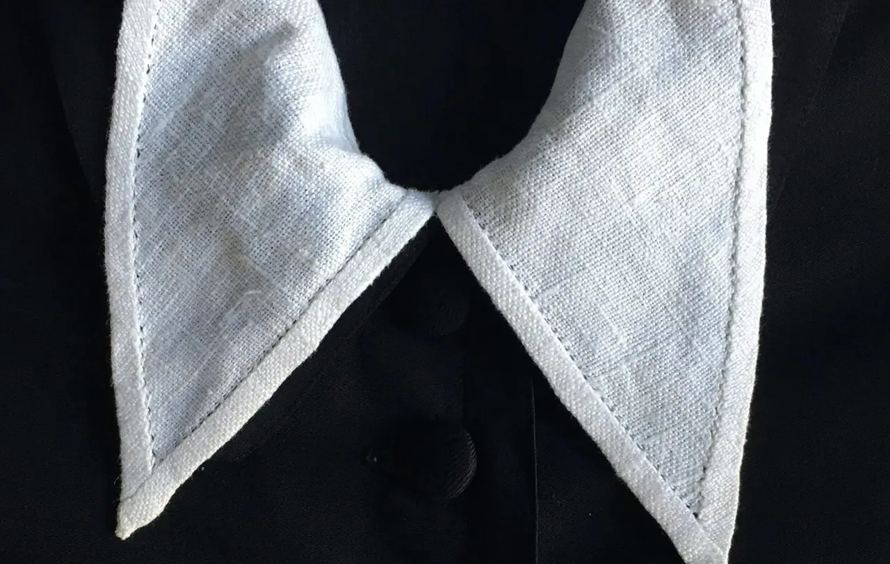 Der Entwurf eines Frauenbeffchens setzte sich nicht durch.