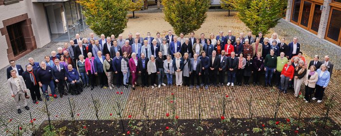 Gruppenbild der16. Württembergischen Evangelischen Landessynode bei ihrer Herbsttagung 2025