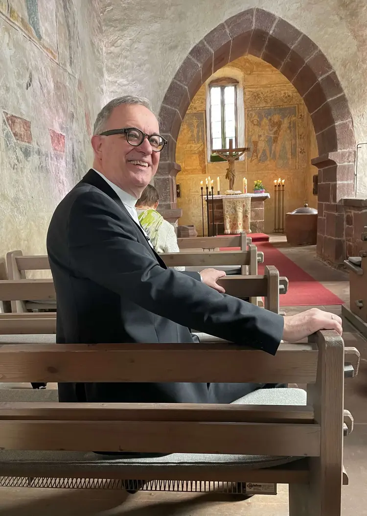 Landesbischof Dr. h. c. Frank Otfried July in der Candidus-Kirche in Kentheim.