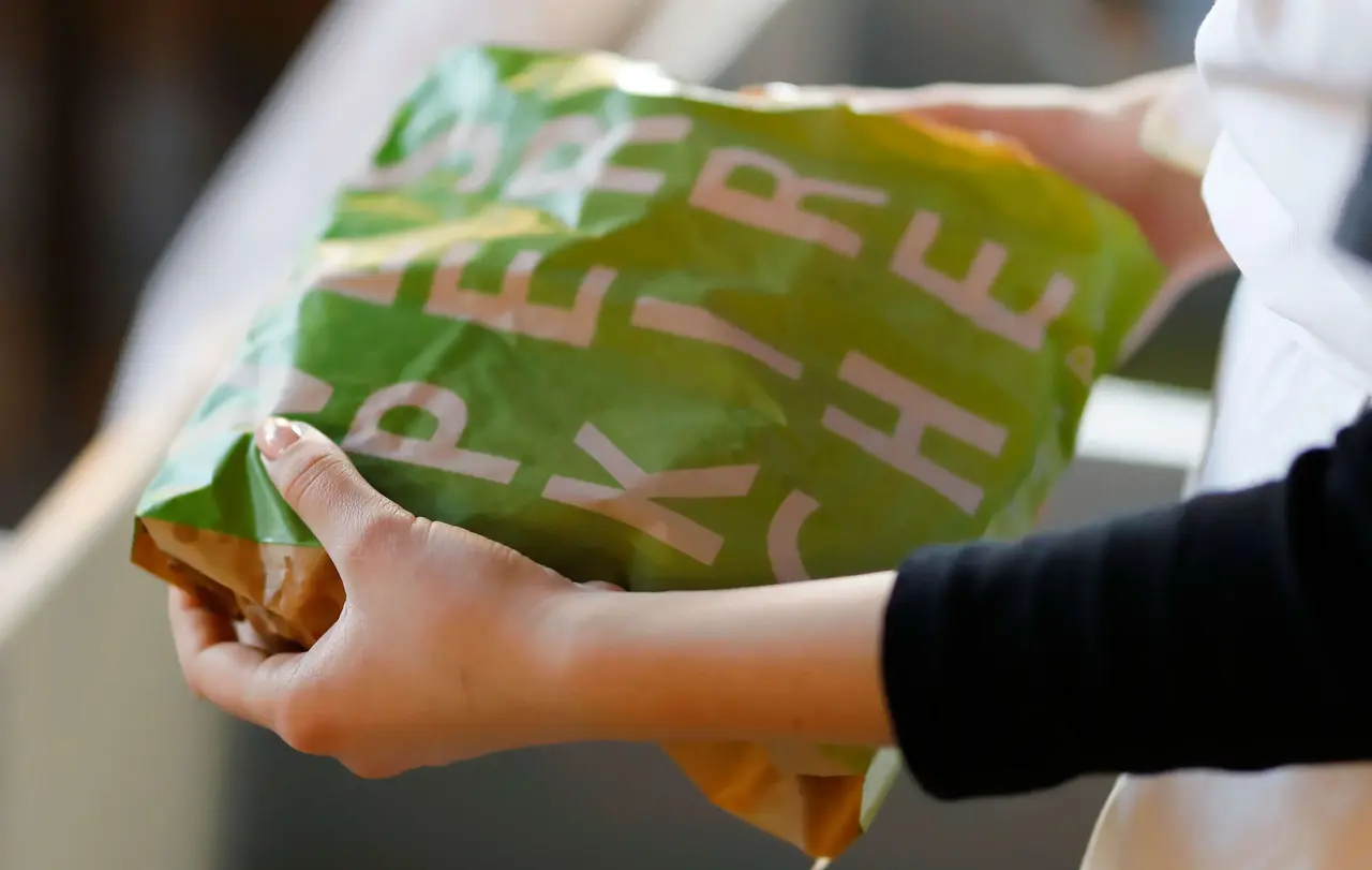 „Essen to go" hieß es schon bei der Stuttgarter Vesperkirche im Frühjahr aufgrund der Pandemie-Bedingungen.