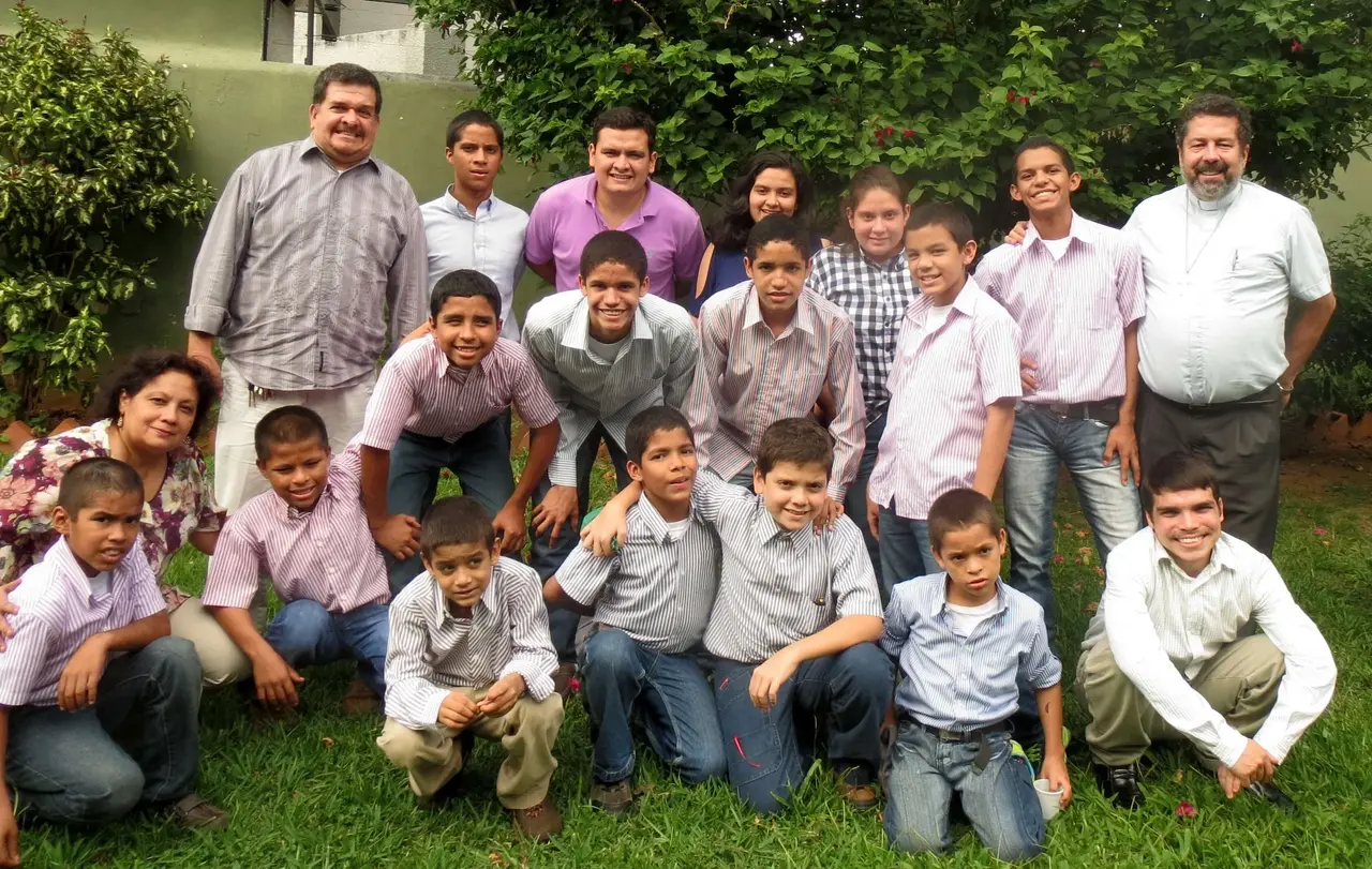 Zwölf Buben leben zerzeit im Kinderheim Casa Hogar in Valencia, Venezuela.
