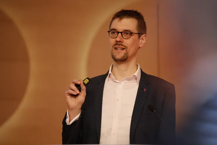 Finanzdezernent Oberkirchenrat Dr. Fabian Peters Finanzdezernent Oberkirchenrat Dr. Fabian Peters