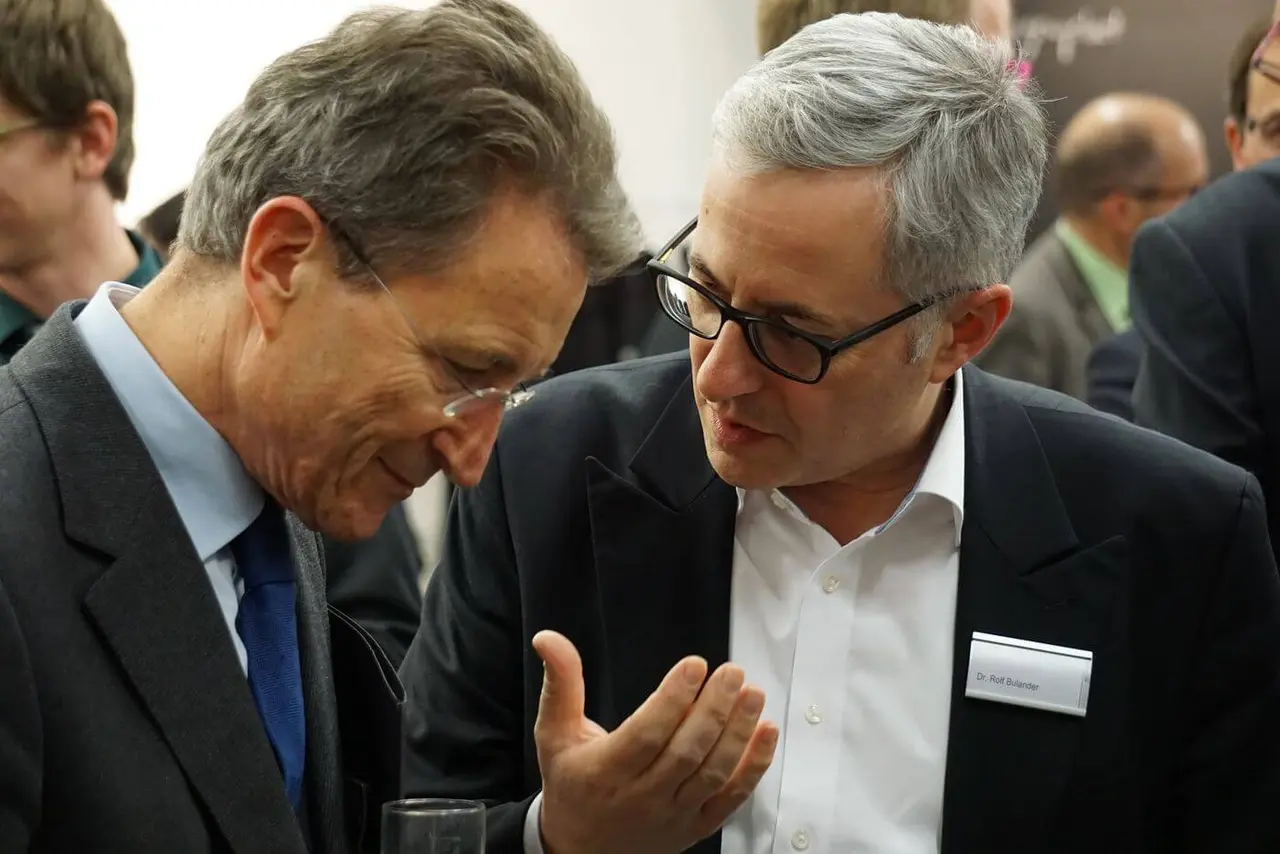 Prof. Dr. Wolfgang Huber (links) im Gespräch mit Dr. Rolf Bulander.