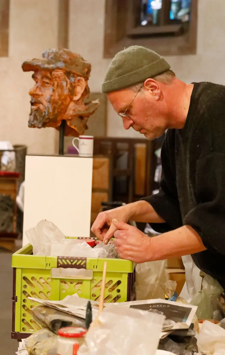 Noch ein klein wenig Ton aus der Kiste. Auf die Feinheiten kommt es an, weiß Birck.