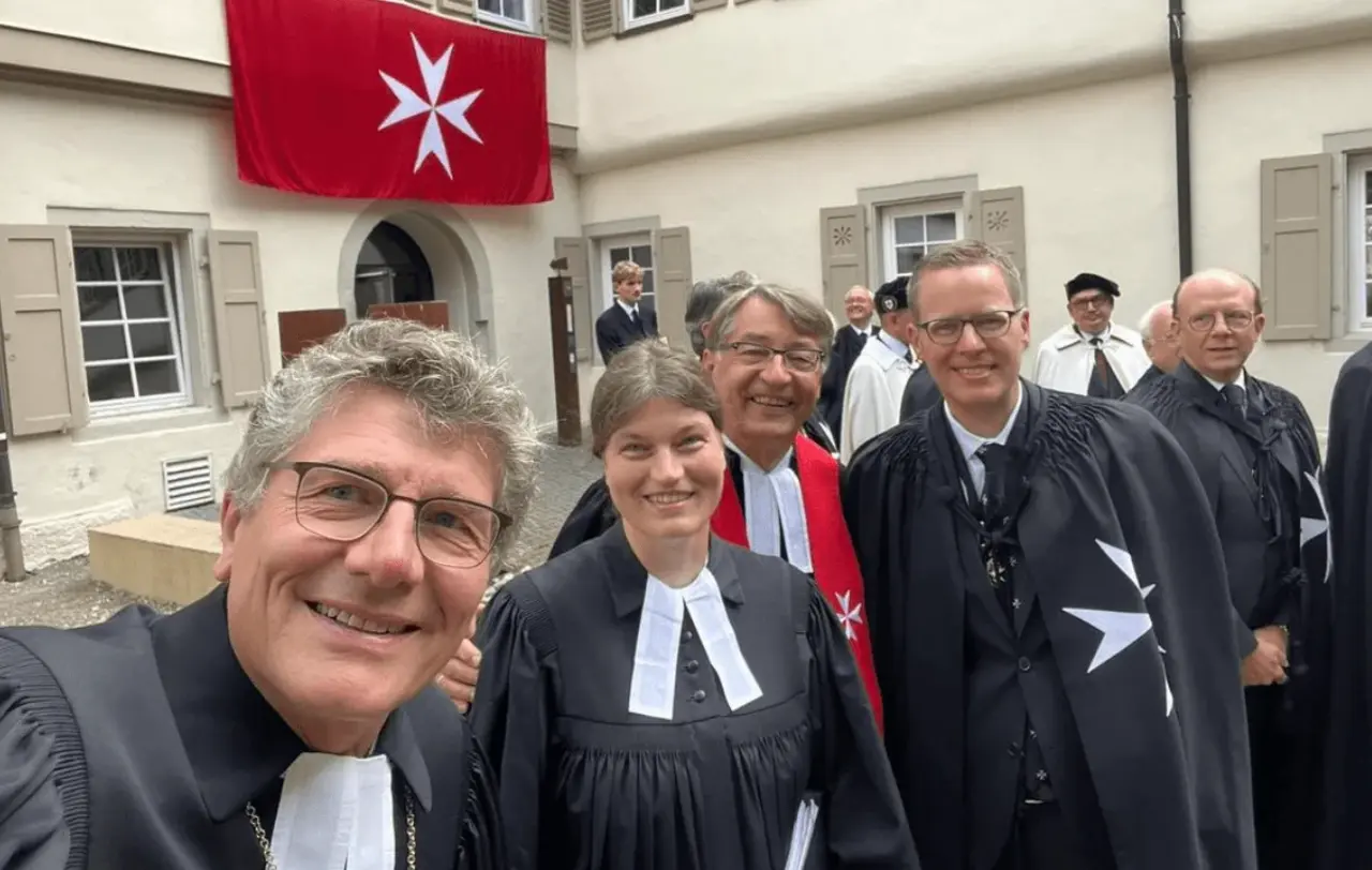 V.l.n.r.: Landesbischof Ernst-Wilhelm Gohl, Pfarrerin Katja Pfitzer (Bad Urach), Ordenspfarrer Ernst Sperber (Königsbrunn) und Kai Graf v. der Recke v. Volmerstein, Regierender Kommendator der Baden-Württembergischen Kommende des Johanniterordens