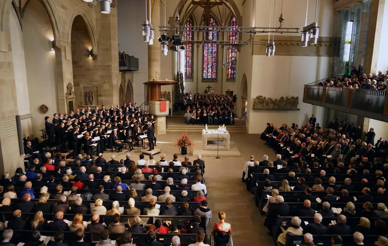 Reformation in Stuttgart Kirchenmusik, vor allem das Singen, öffnet ihm das Herz, sagt Martin Klumpp. Lange hat er hier an der Stiftskirche gewirkt. Und noch im Alter von 80 Jahren führt er den Vorsitz des Fördervereins „Freunde der Stiftsmusik" an der Stuttgarter Stiftskirche.