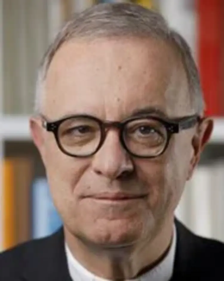 Landesbischof Dr. h.c. Frank Otfried July überreicht die Preise in der Kunsthalle Göppingen