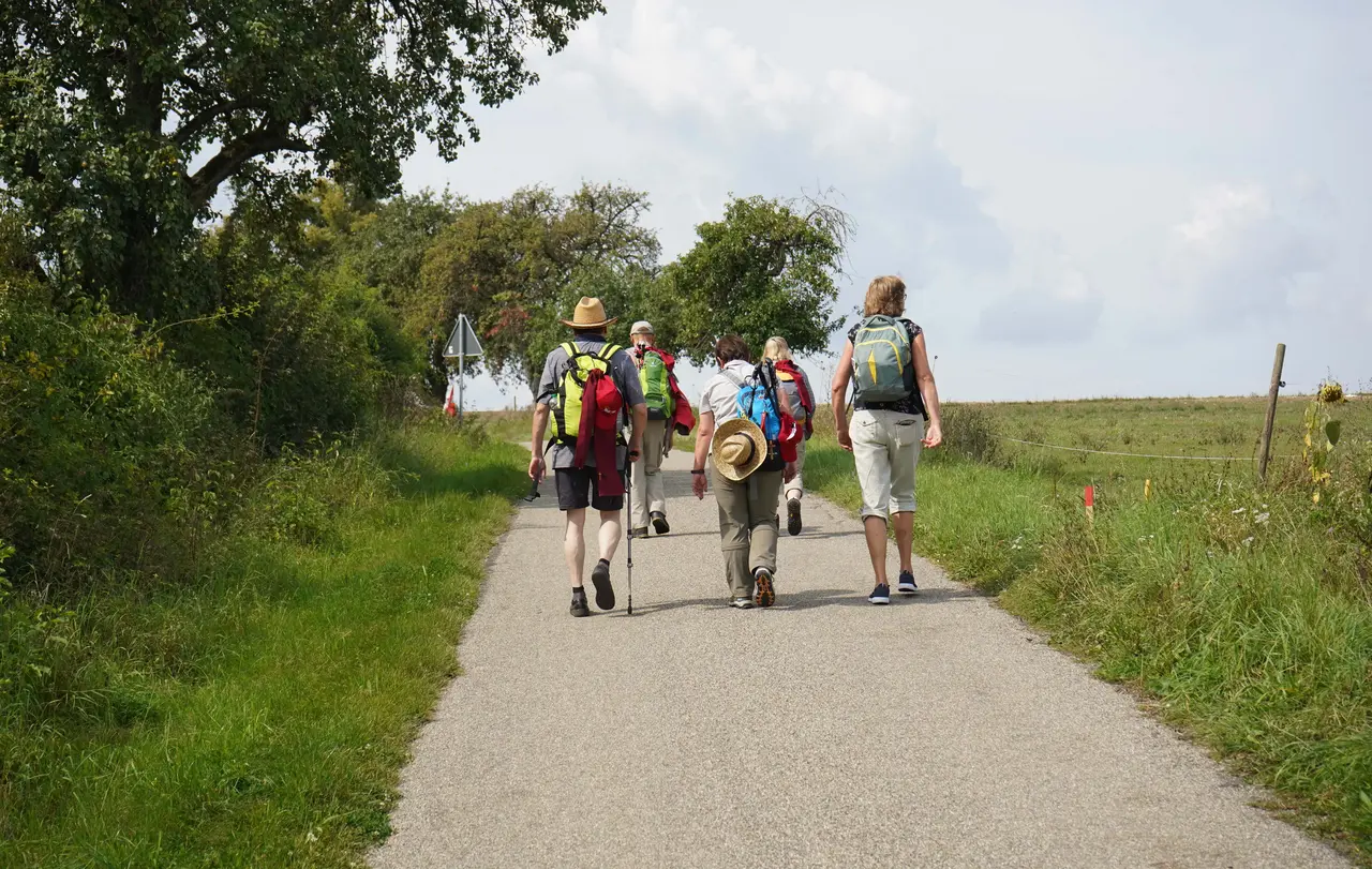 Pilgerbegleiterinnen und -begleiter sollen für diejenigen da sein, die sich in der Gruppe auf den Weg machen möchten.