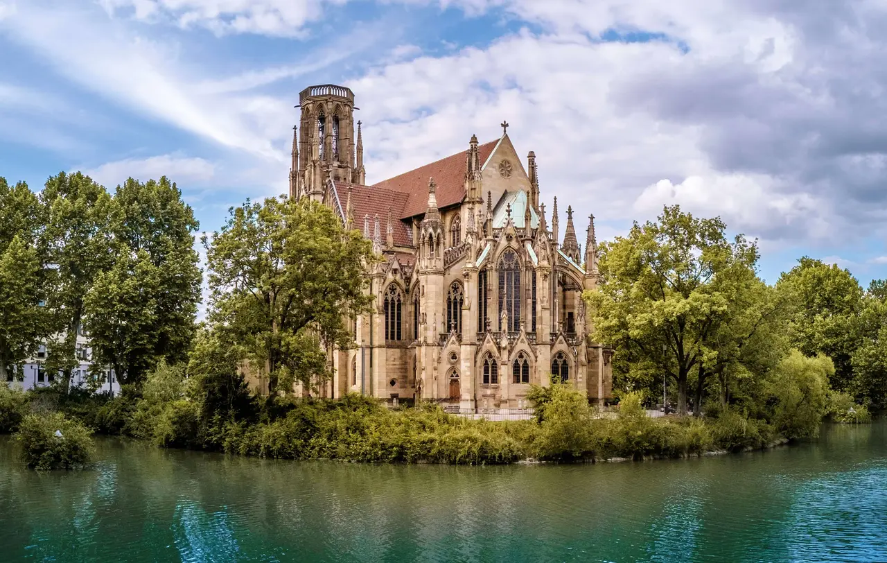 Aus der Johanneskirche am Feuersee wird am 24. Dezember die Christvesper vom ZDF übertragen.