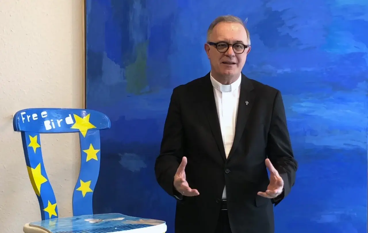 Der württembergische Landesbischof Dr. Frank Otfried July hatte Mitte Mai bereits für eine liberale Flüchtlings- und Migrationspolitik in einem geeinten Europa geworben.