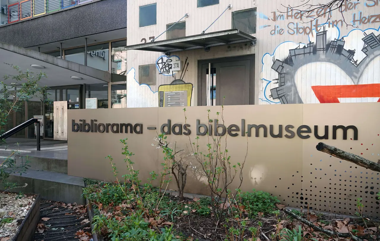 Das Bibelmuseum „bibliorama“ in der Stuttgarter Büchsenstraße nimmt wieder den vollständigen Museumsbetrieb auf.