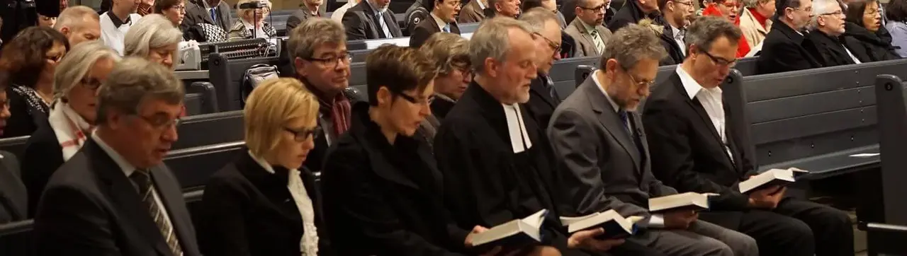 Zu Beginn der Tagung trafen sich die Synodalen zu einem Gottesdienst in der Stiftskirche.