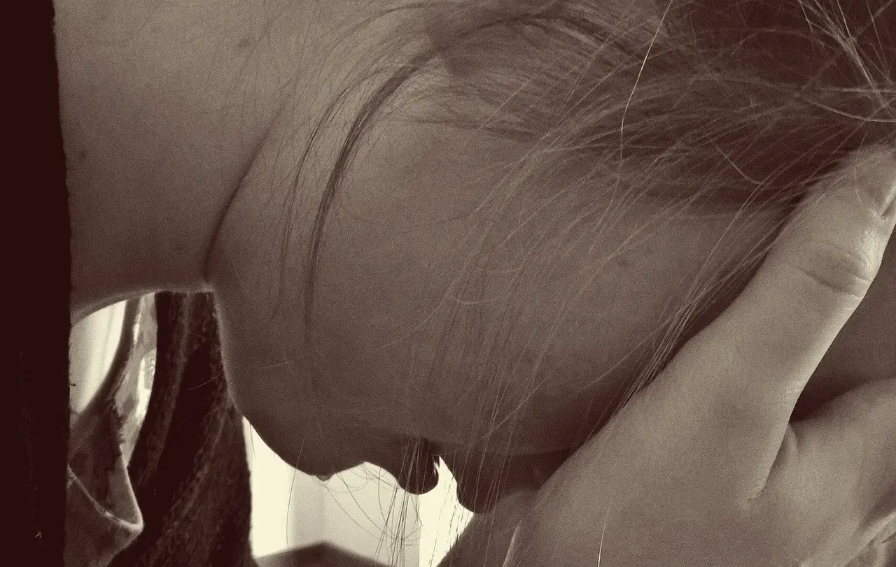 Sexualisierte Gewalt stürzt Menschen in Leid und Depression.