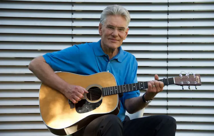 Hans-Joachim Eckstein hat neben Büchern und Aphorismen zahlreiche Lieder getextet und komponiert.