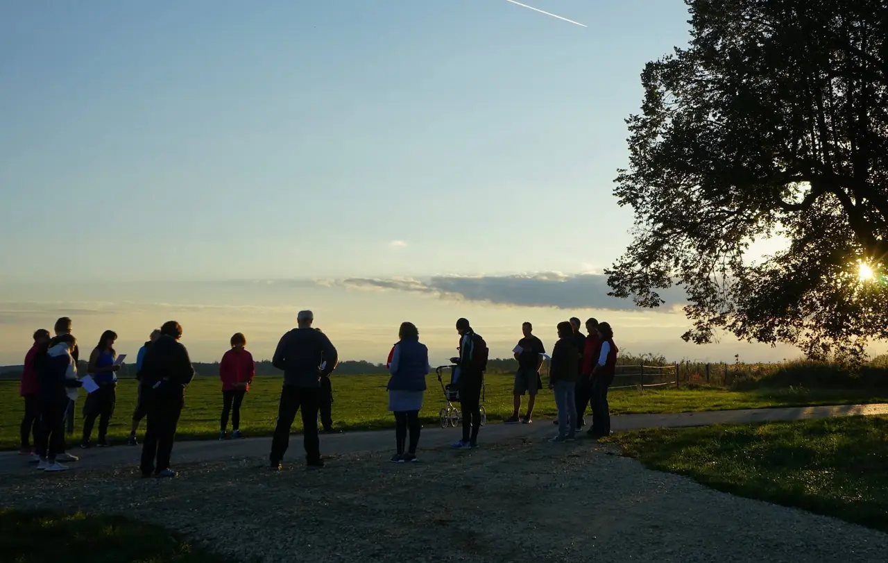 „LaufZeit“ im Morgengrauen: Am 26. September und 6. Oktober 2019 bietet der Merklinger Pfarrer Cornelius Küttner wieder zwei Joggingrunden mit geistlichen Impulsen an. Treffpunkt ist jeweils um 7 Uhr (Archivfoto).