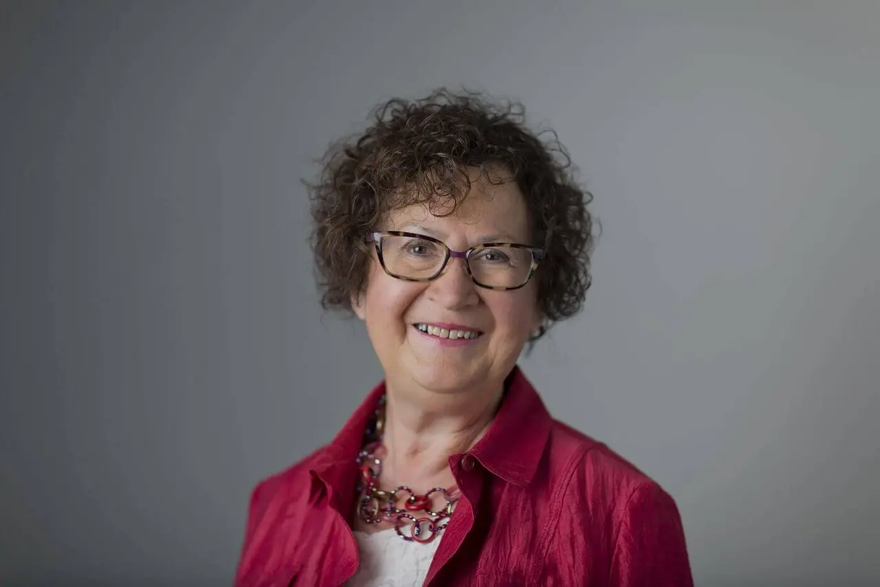 Auch die Frau des Ministerpräsidenten, Gerlinde Kretschmann, setzt sich seit Jahren für die Vesperkirchen ein.