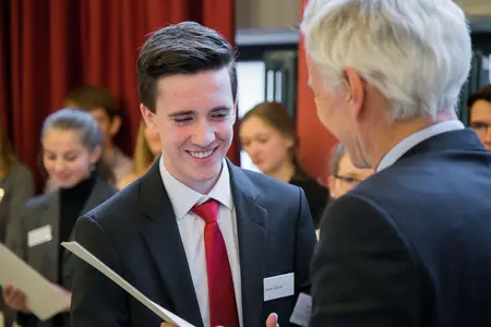 Daniel Gruner und Landesbischof Cornelius-Bundschuh