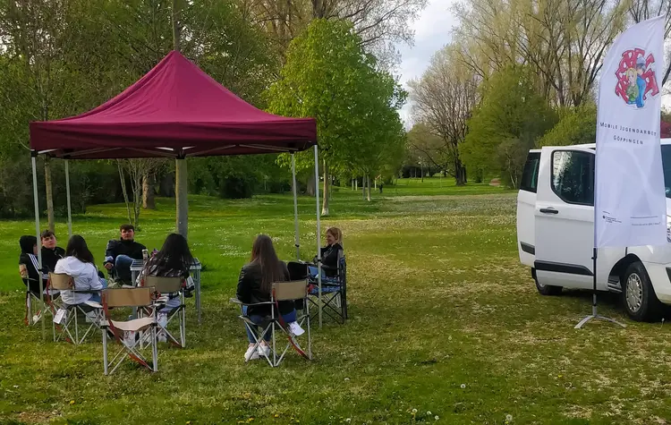 Der Beratungs- und Chillbus ermöglichte Begegnungen unter Einhaltung der Hygieneregeln.