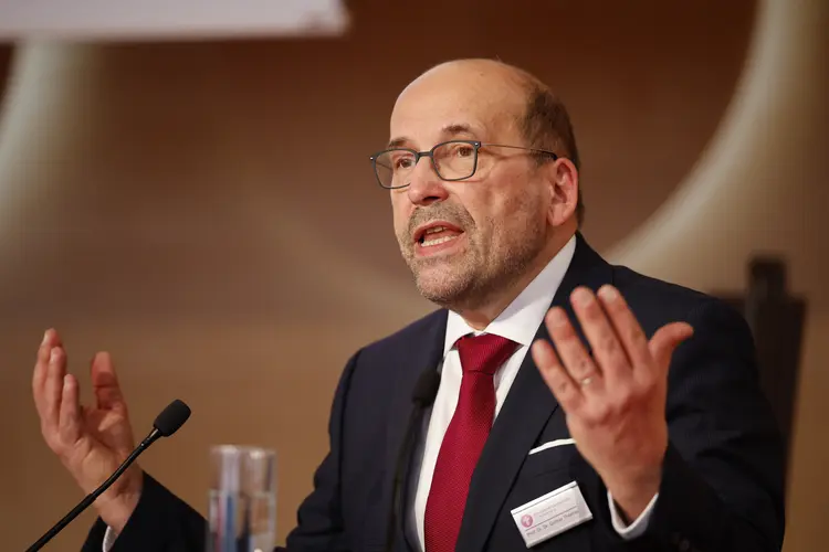 Prof. Dr. Dr. Günter Thomas, Lehrstuhlinhaber für Systematische Theologie, Ethik und Fundamentaltheologie, Ruhr Universität Bochum Prof. Dr. Dr. Günter Thomas, Lehrstuhlinhaber für Systematische Theologie, Ethik und Fundamentaltheologie, Ruhr Universität Bochum