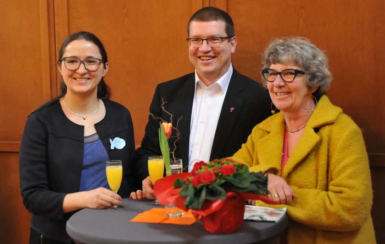 Von links nach rechts: Miriam Hechler, Kirchenrats Tobias Schneider und Prälatin Gabriele Arnold.