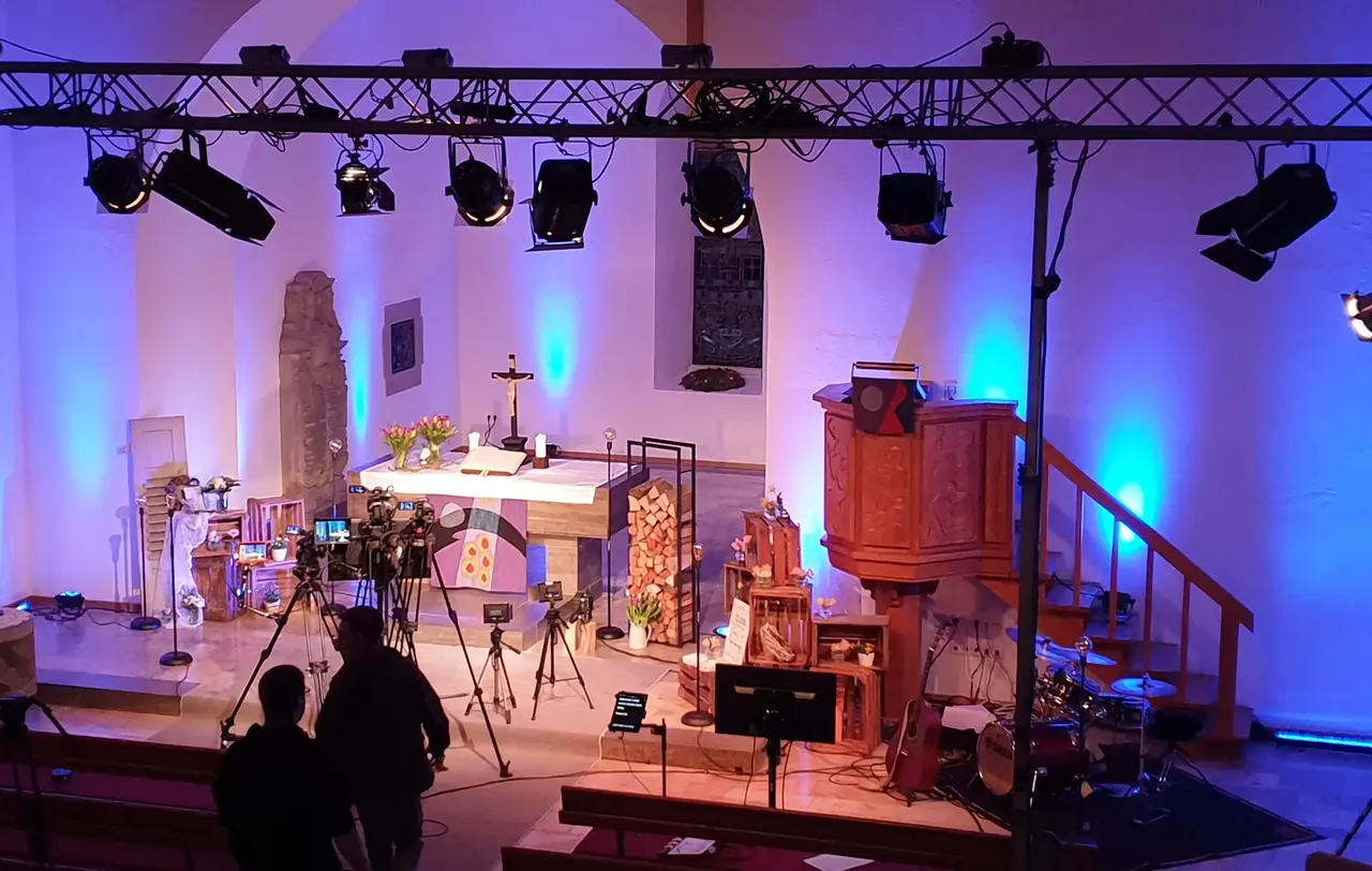 Die Gottesdienste, die während des Lockdowns gestreamt wurden, wurden mit hohem technischem Aufwand produziert.