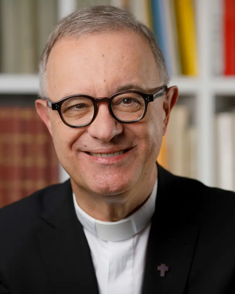 Landesbischof Dr. h. c. Frank Otfried July Landesbischof Dr. h. c. Frank Otfried July hat Gäste aus aller Welt zur ersten ökumenischen Viste nach Württemberg eingeladen.