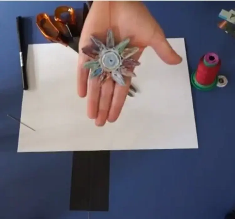 Mauchers Kollegin Isabell Sander bietet Bastelanleitungen per Video.