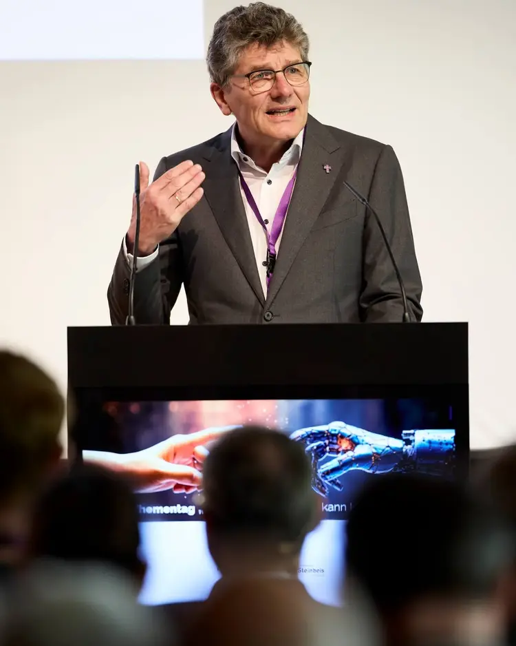 Landesbischof Ernst-Wilhelm Gohl beim Thementag KI in Heilbronn.