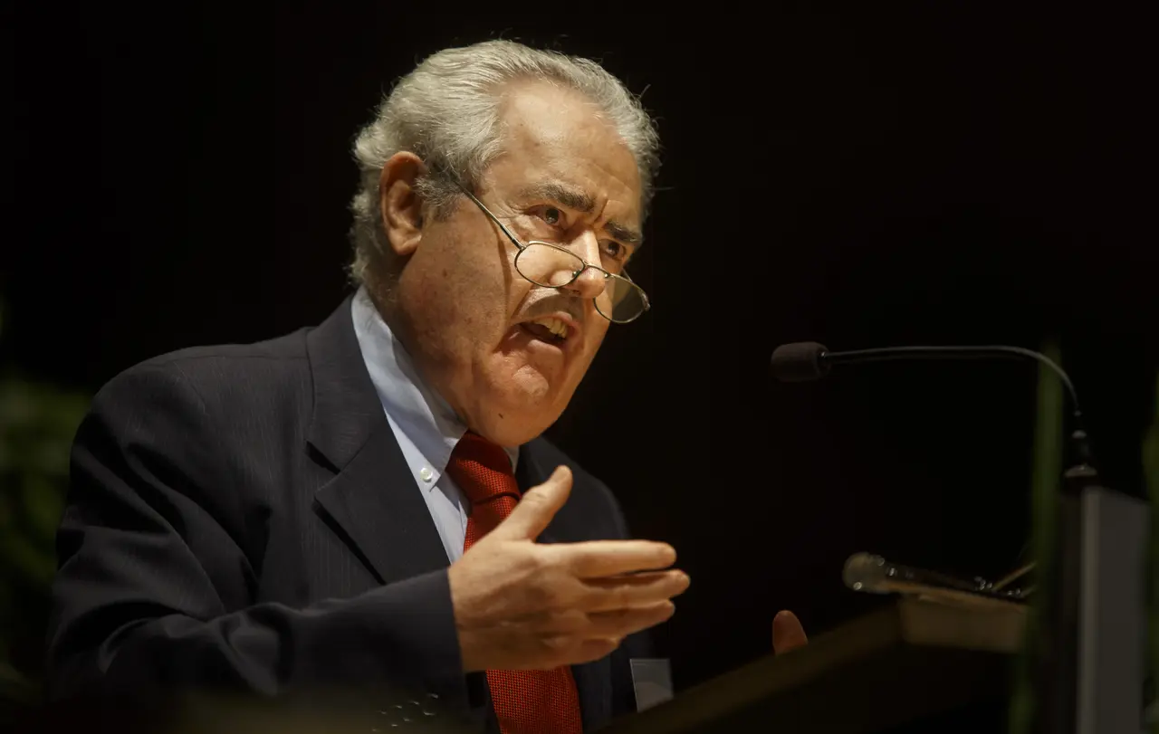 Prof. Dr. Paolo Ricca vor der Landessynode 2012.