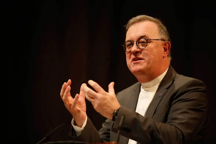 Landesbischof Dr. h.c. Frank Otfried July ruft bei der Messe "Fair handeln" in Stuttgart dazu auf, jeden Sonntag für Syrien zu beten.