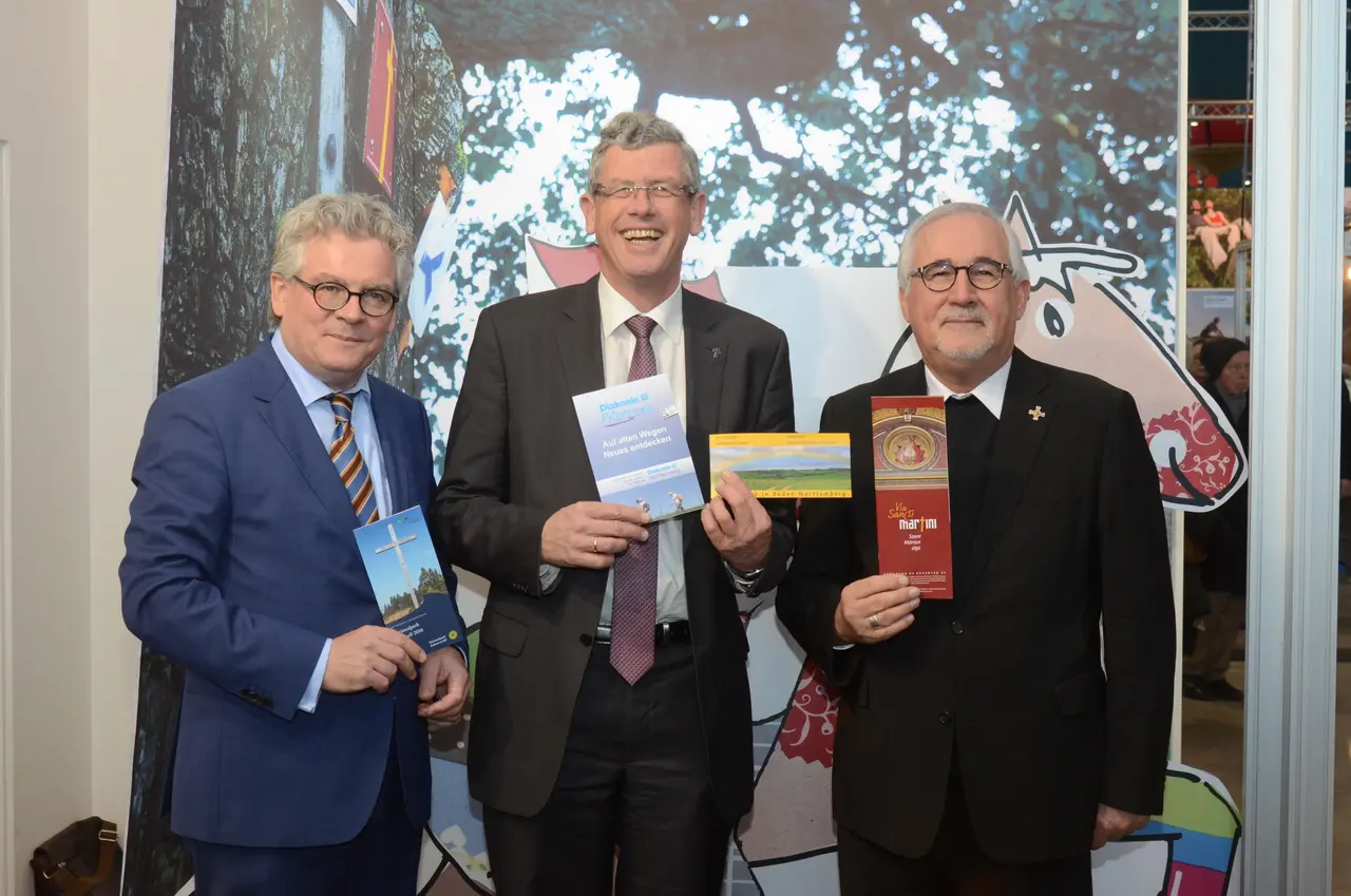 Prof. Christian Antz, Honorarprofessor für "Slow Tourism" an der Fachhochschule Westküste in Heide, Oberkirchenrat Ulrich Heckel (elk-wue), Bischof Gebhard Fürst (Drs) [vlnr].