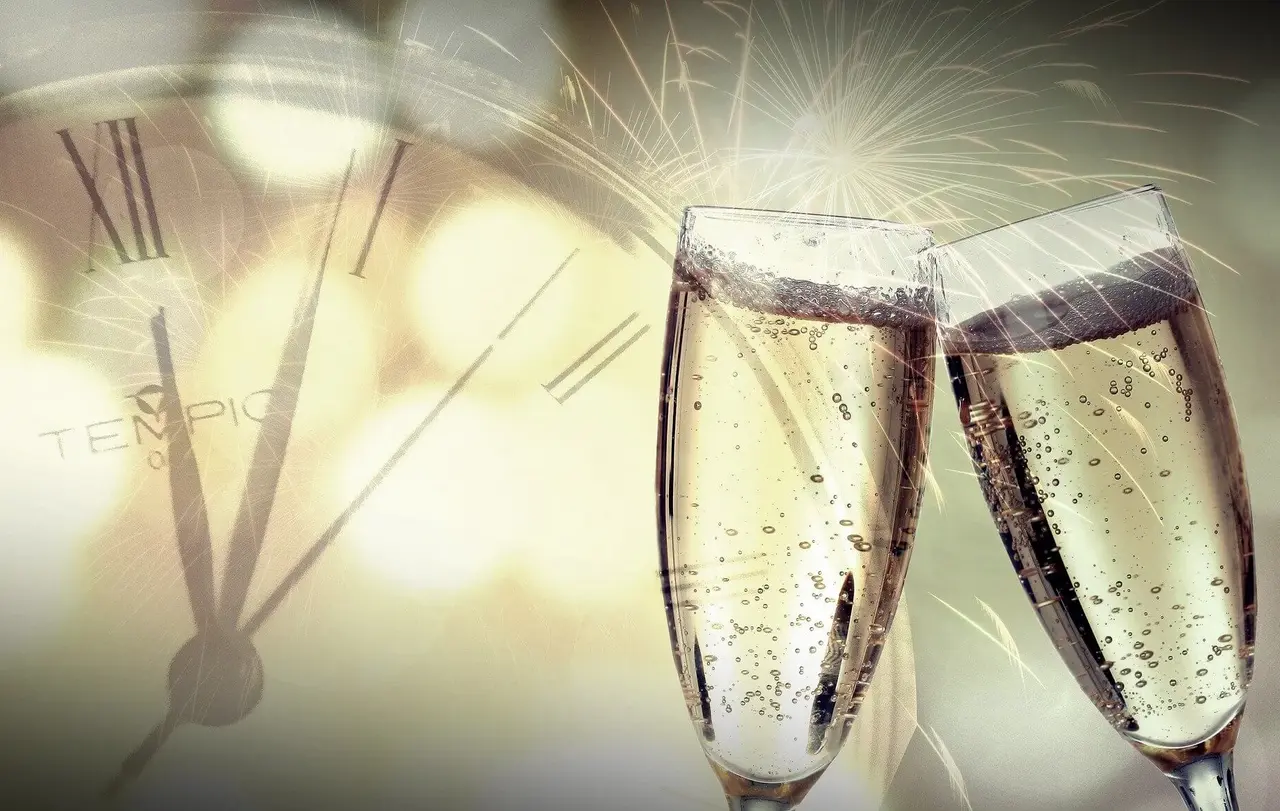 Nur noch wenige Stunden - dann ist 2019 Geschichte, und wir stoßen auf 2020 an.