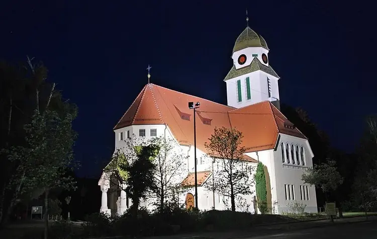 Rund um die Eislinger Kirche findet ein Weihnachtsparcour der besonderen Art statt.
