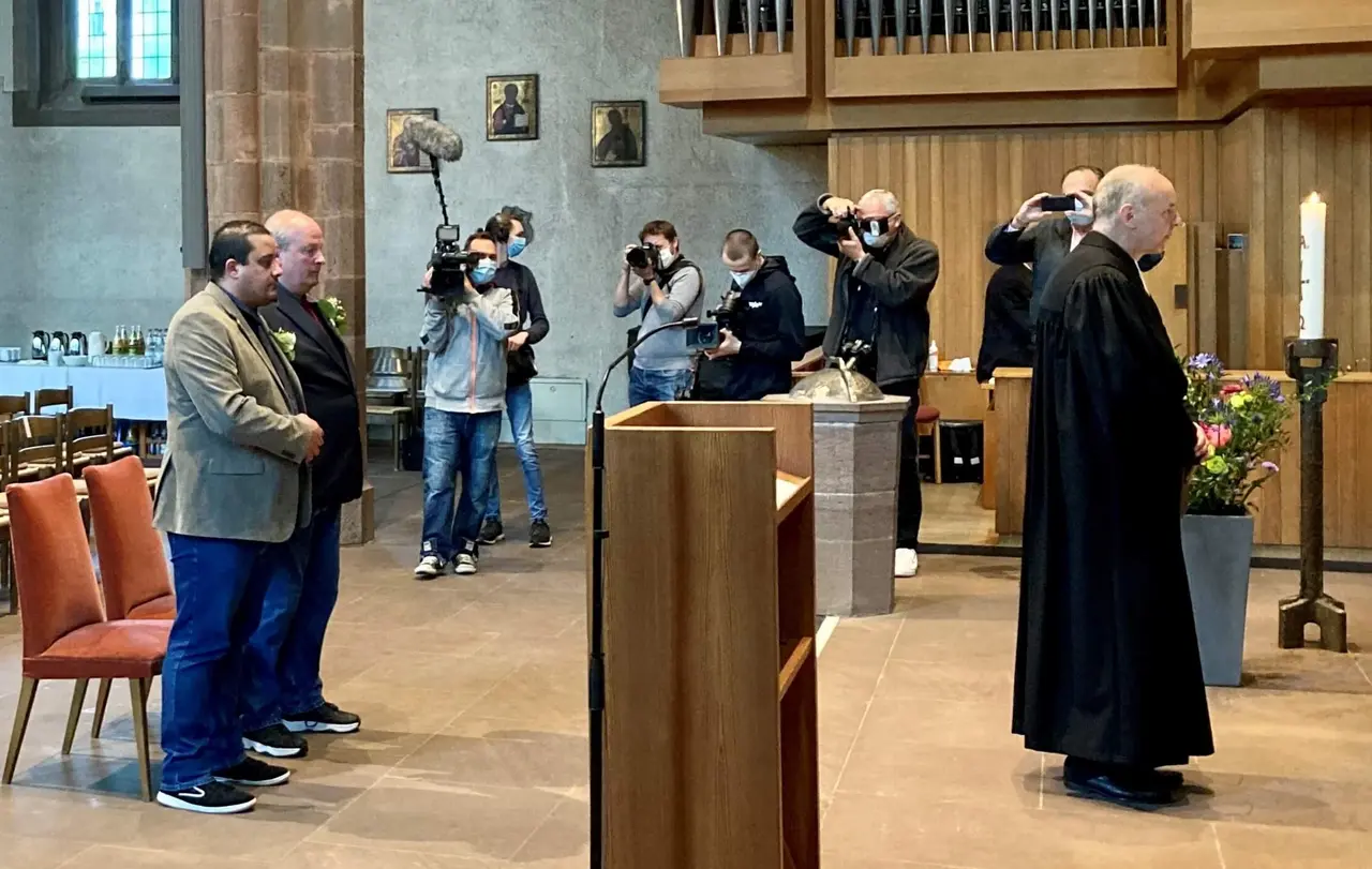 Segnungsgottesdienst Leonhardskirche 24.5.2020 Erster Segnungsgottesdienst in der Landeskirche für ein gleichgeschlechtliches Paar